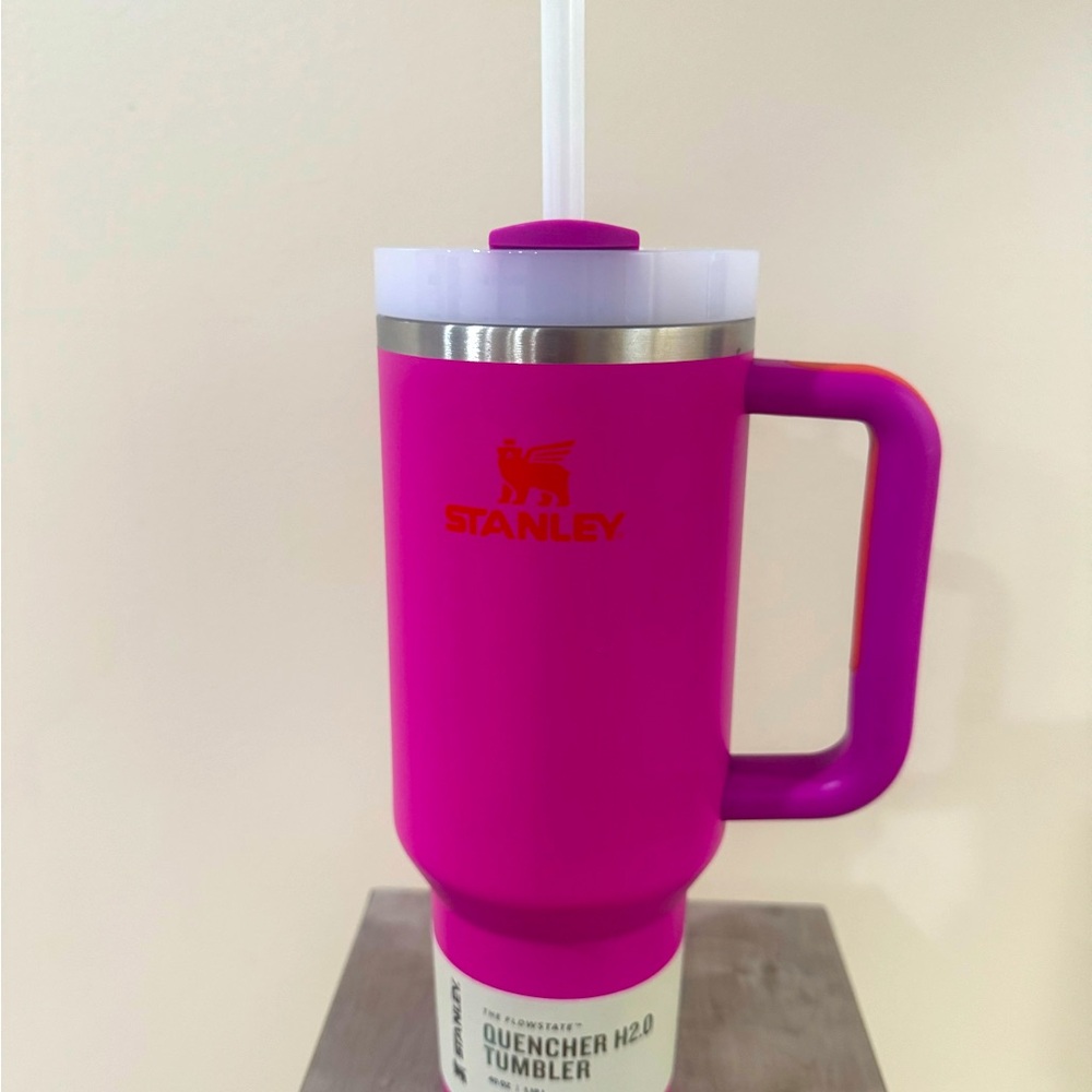 NWT STANLEY 40 OZ HOT PINK QUENCHER H2.0 TUMBLER
